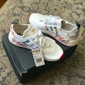 NEW Women’s Adidas NMD R1 White with Floral Pattern  Sneakers
